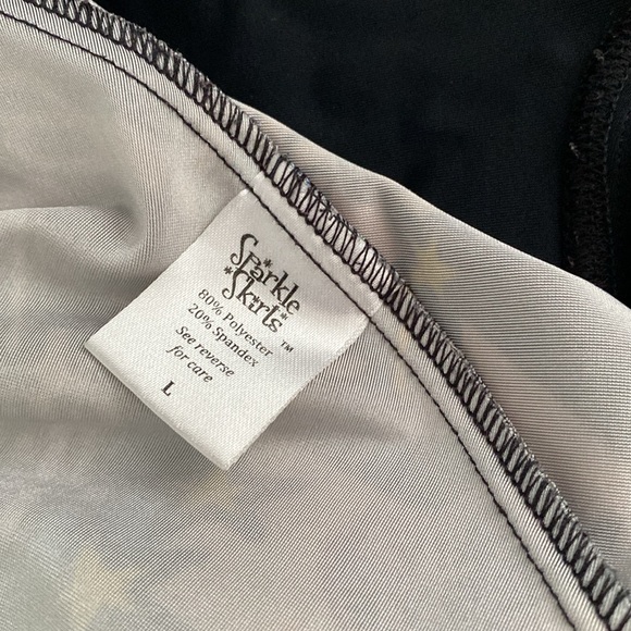 Fun Graffiti Artistic Athletic Running Skirt with Pockets, Attached Shorts - Picture 3 of 4